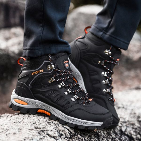 Férfi túrabakancs fűzővel