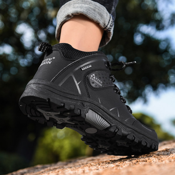 Férfi túrabakancs négy színben