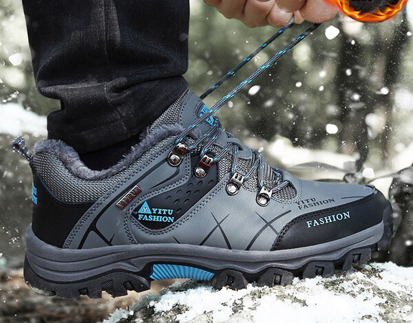 Pārgājieniem piemēroti vīriešu sporta apavi ar oderi un šņorēm