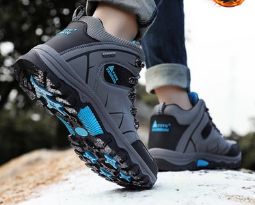 Férfi párnázott téli cipő fűzővel