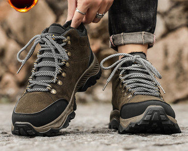 Férfi sportcipő fűzővel és béléssel