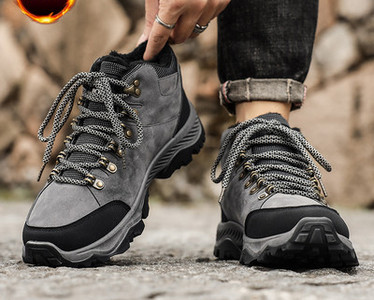 Férfi sportcipő fűzővel és béléssel