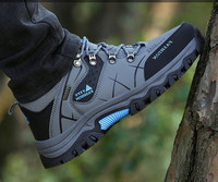 Férfi túrabakancs csúszásmentes talppal