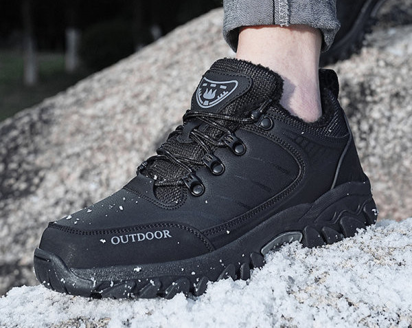 Meeste matkasaapad sulevoodriga või ilma