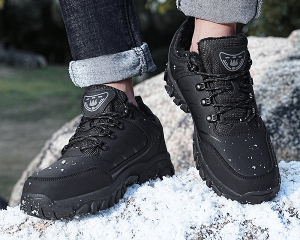 Meeste matkasaapad sulevoodriga või ilma