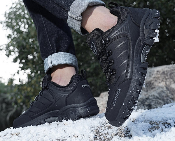 Meeste matkasaapad sulevoodriga või ilma