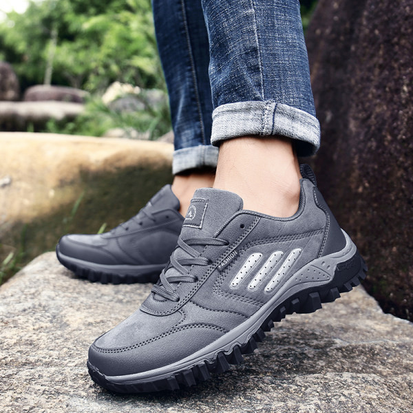 Csúszásmentes, fűzős túracipő