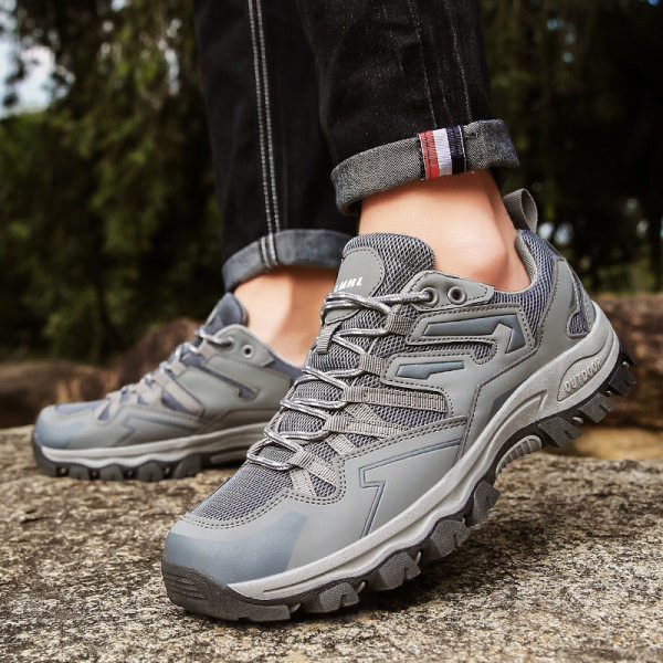 Fűzős csúszásmentes túracipő