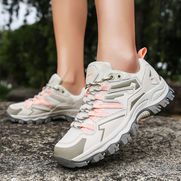 Fűzős csúszásmentes túracipő