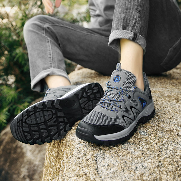 Férfi túracipő két színben