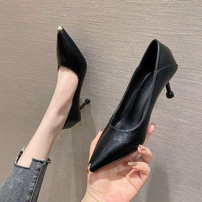 Μυτερά γυναικεία παπούτσια με ψηλό τακούνι 3εκ