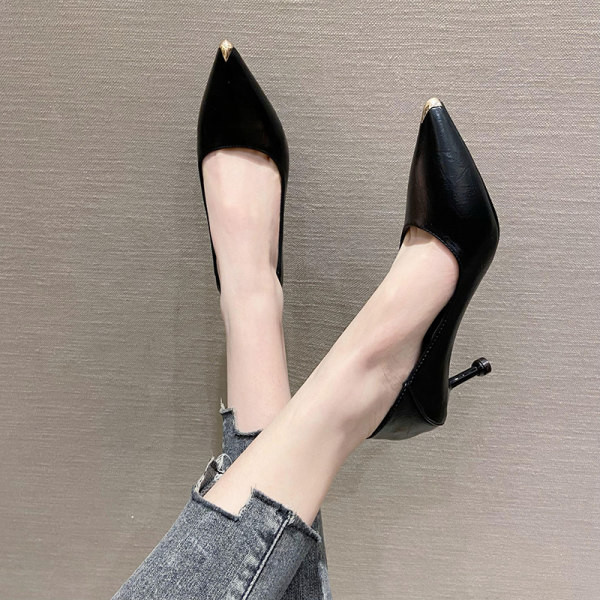 Μυτερά γυναικεία παπούτσια με ψηλό τακούνι 3εκ