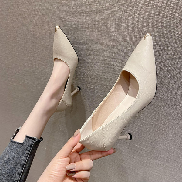 Μυτερά γυναικεία παπούτσια με ψηλό τακούνι 3εκ