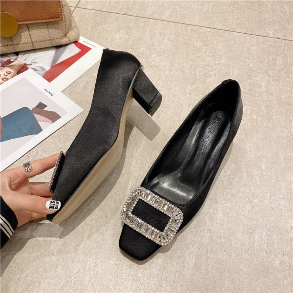 Дамски ежедневни обувки с дебел ток