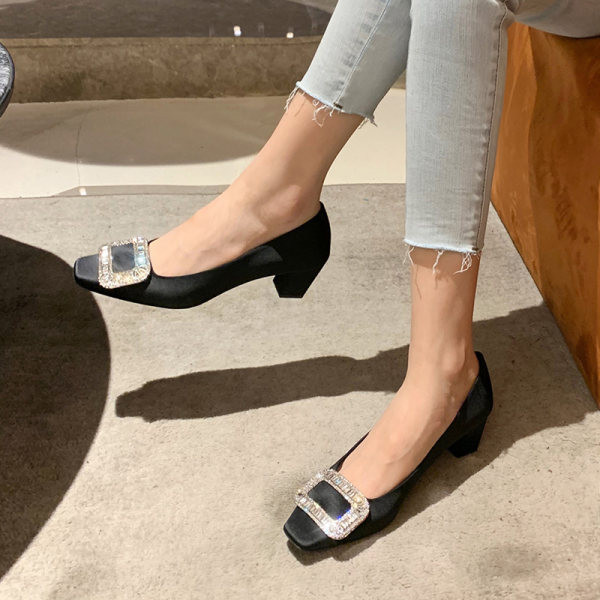 Дамски ежедневни обувки с дебел ток