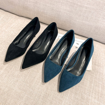 Модерни дамски заострени обувки в черен и син цвят