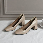 Γυναικεία παπούτσια από οικολογικό δέρμα με ψηλό τετράγωνο τακούνι