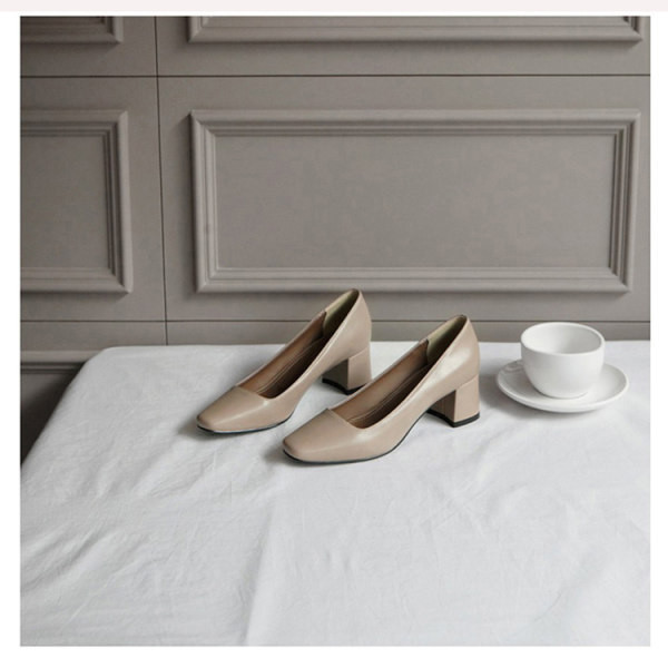 Γυναικεία παπούτσια από οικολογικό δέρμα με ψηλό τετράγωνο τακούνι