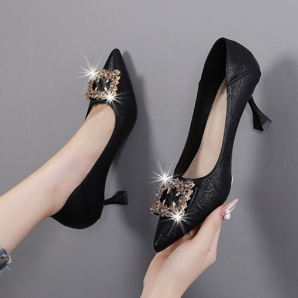 Moderne ženske cipele na petu 5cm i ukrasnim kamenčićima
