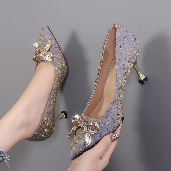 Sieviešu modernas kurpes ar plānu papēdi 6cm un dekoratīviem akmeņiem