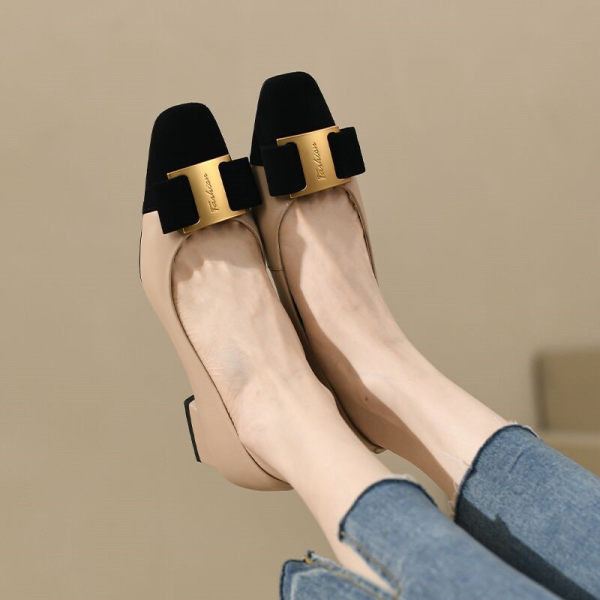 Női alkalmi cipő csattal