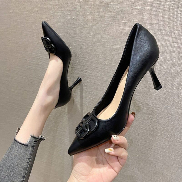 Elegáns női hegyes cipő 6 cm magas sarokkal