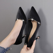 Sieviešu apavi no eko ādas ar plānu papēdi un akmeņiem