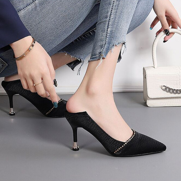 Sieviešu apavi no eko ādas ar plānu papēdi un akmeņiem