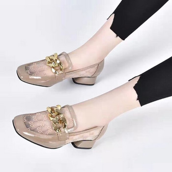 Дамски обувки от еко кожа с ток, принт и метални елементи