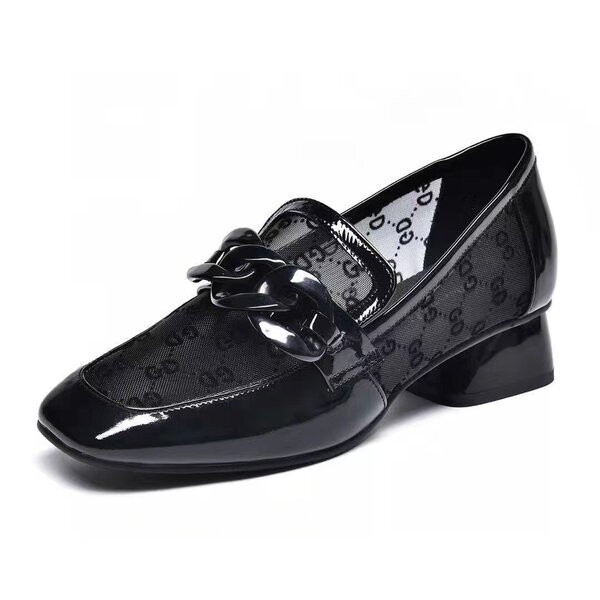 Moteriški batai iš eko odos su kulnu, marginimu ir metaliniais elementais