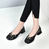 Női alkalmi lakkcipő fém csattal