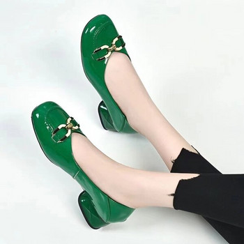 Γυναικεία παπούτσια casual λουστρίνι με μεταλλική αγκράφα