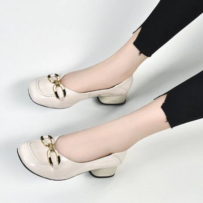 Női alkalmi lakkcipő fém csattal