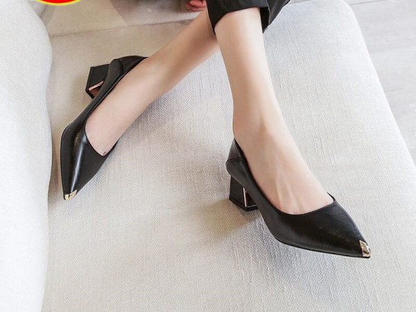 Casual παπούτσια από οικολογικό δέρμα με μεταλλικά στοιχεία