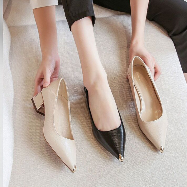 Casual παπούτσια από οικολογικό δέρμα με μεταλλικά στοιχεία