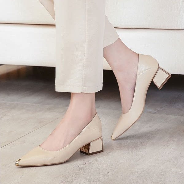 Casual παπούτσια από οικολογικό δέρμα με μεταλλικά στοιχεία