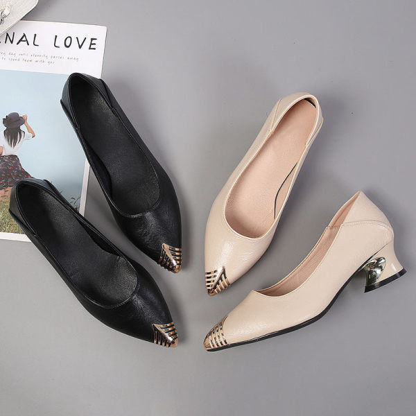 Модерни заострени обувки с ток 4см и метален елемент за жени