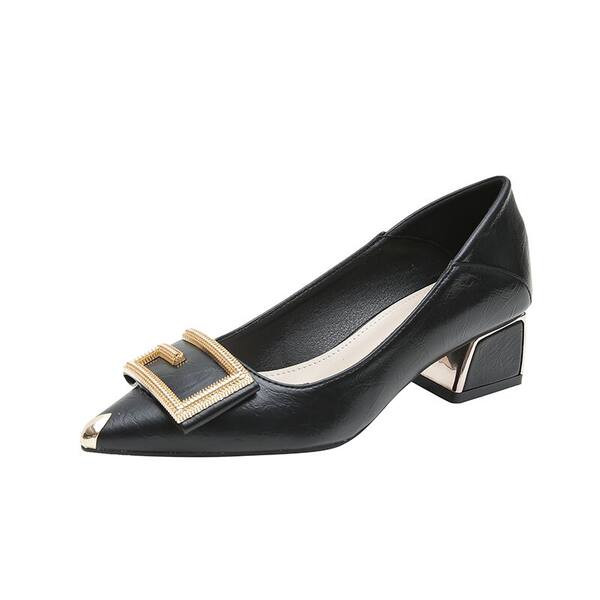 Sieviešu ādas apavi ar papēdi un sprādzi