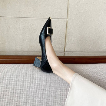 Модерни дамски заострени обувки с висок 4см ток