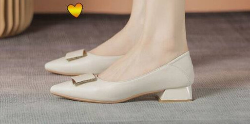 Apavi no eko ādas ar biezu papēdi un metāla elementiem