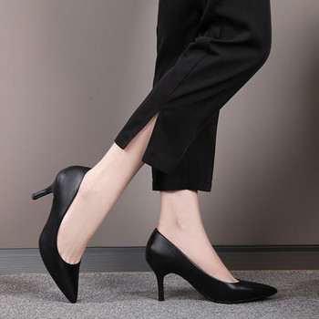 Дамски обувки изчистен модел от еко кожа с тънко токче