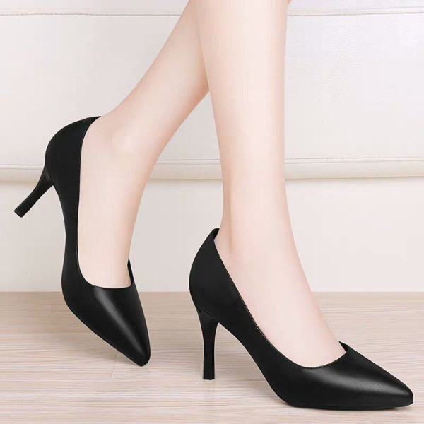 Sieviešu apavi tīrs eko ādas modelis ar plānu papēdi