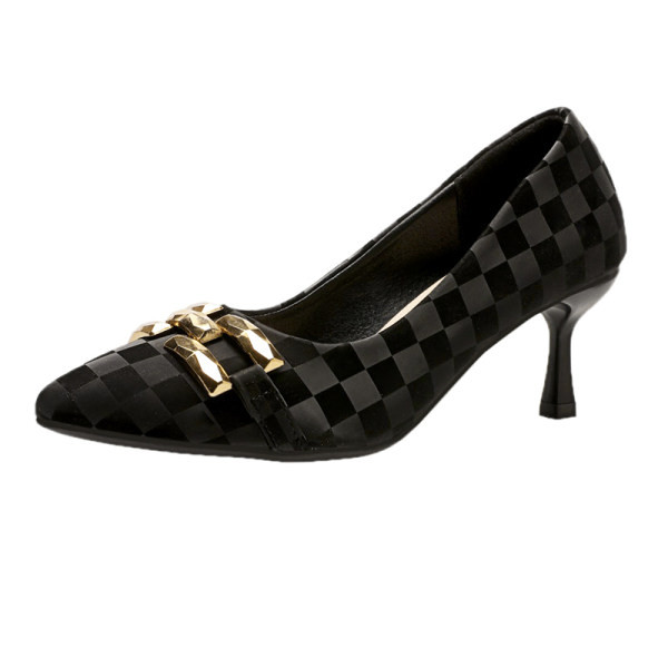 Fém elemekkel ellátott női cipő két színben