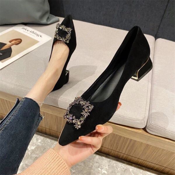 Jauna modeļa sieviešu smailas kurpes ar sprādzi