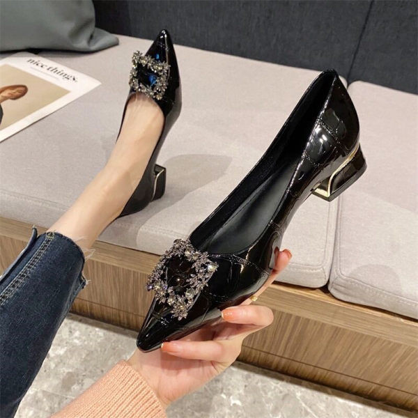 Jauna modeļa sieviešu smailas kurpes ar sprādzi