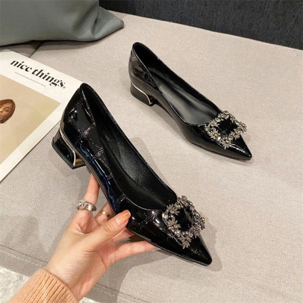 Jauna modeļa sieviešu smailas kurpes ar sprādzi