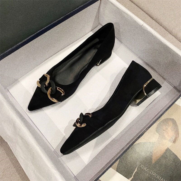 Ikdienas sieviešu apavi no eko zamšādas un eko ādas ar metāla elementiem