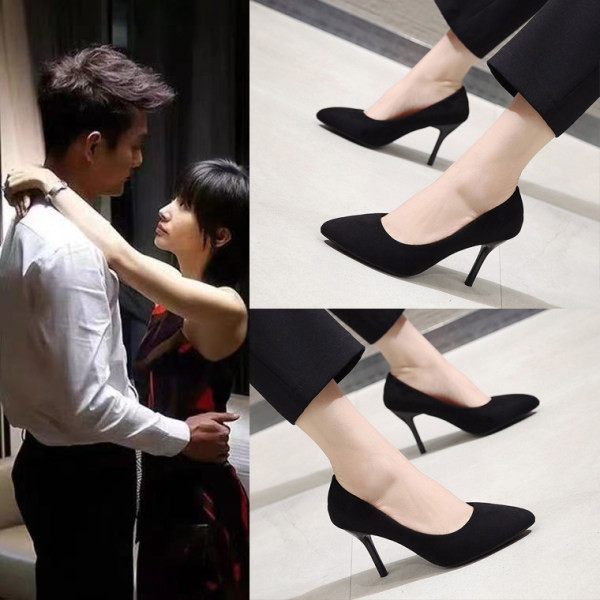 Čisti model ženskih cipela od eko brušene kože na visoku petu