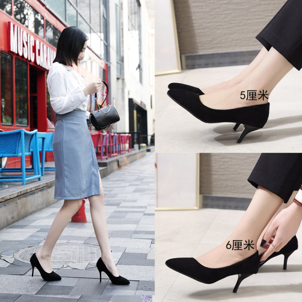 Čisti model ženskih cipela od eko brušene kože na visoku petu