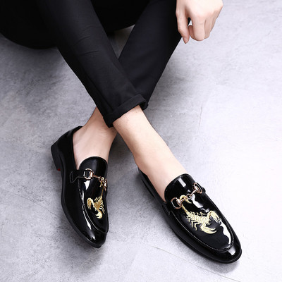 Elegantne muške cipele sa metalnim elementom